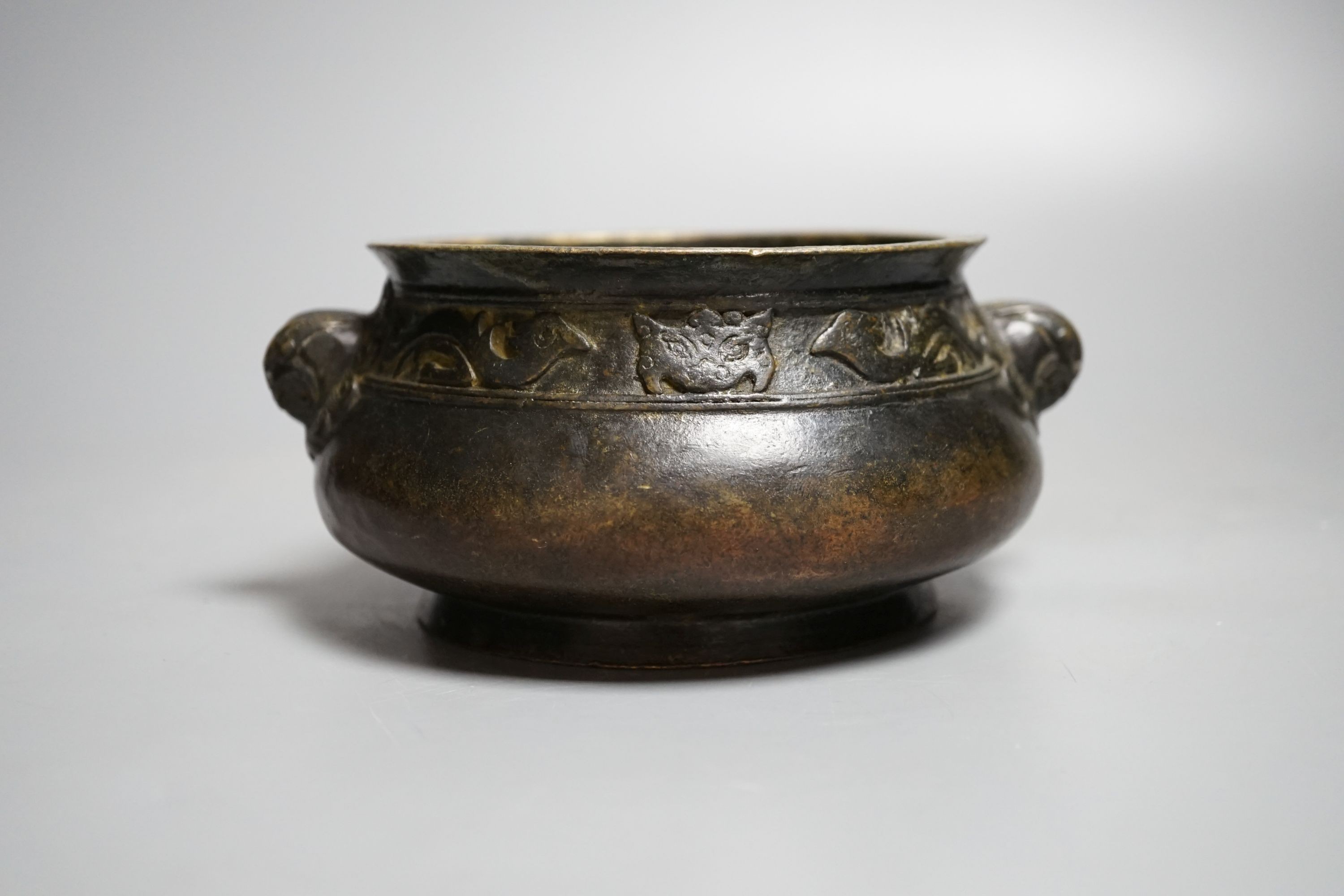 A Chinese Bronze censer, Xuande mark but later, height 8cm